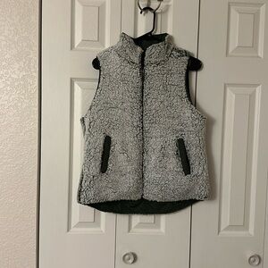 Reversible puffy vest